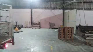 EXELENTE GALPON INDUSTRIAL DE 1.100 METROS CUADRADOS CON ESTACIONAMIENTO Y FUERZA MOTRIZ foto 1