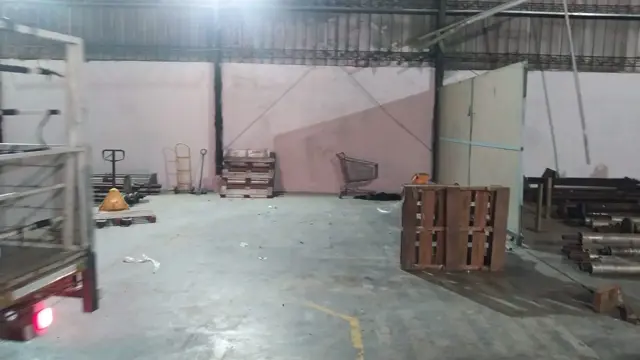 EXELENTE GALPON INDUSTRIAL DE 1.100 METROS CUADRADOS CON ESTACIONAMIENTO Y FUERZA MOTRIZ