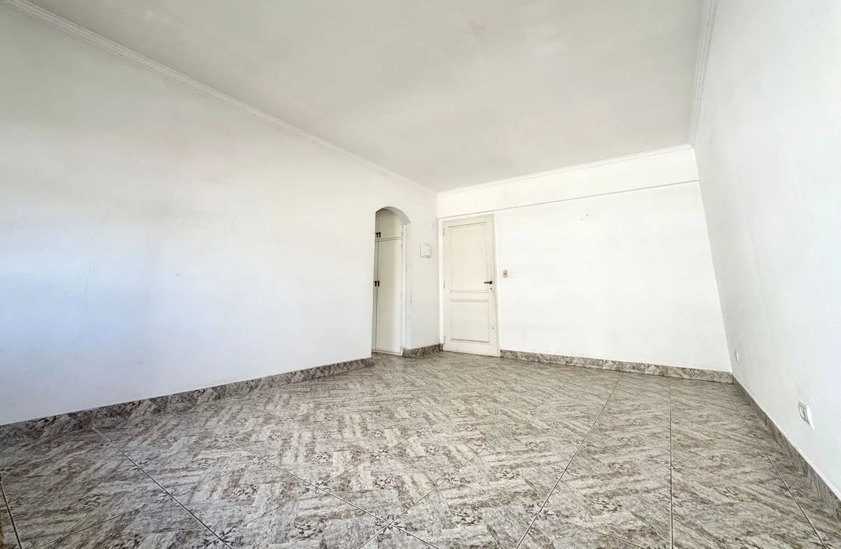 DEPARTAMENTO EN VENTA BANFIELD OESTE AMPLIO foto 5
