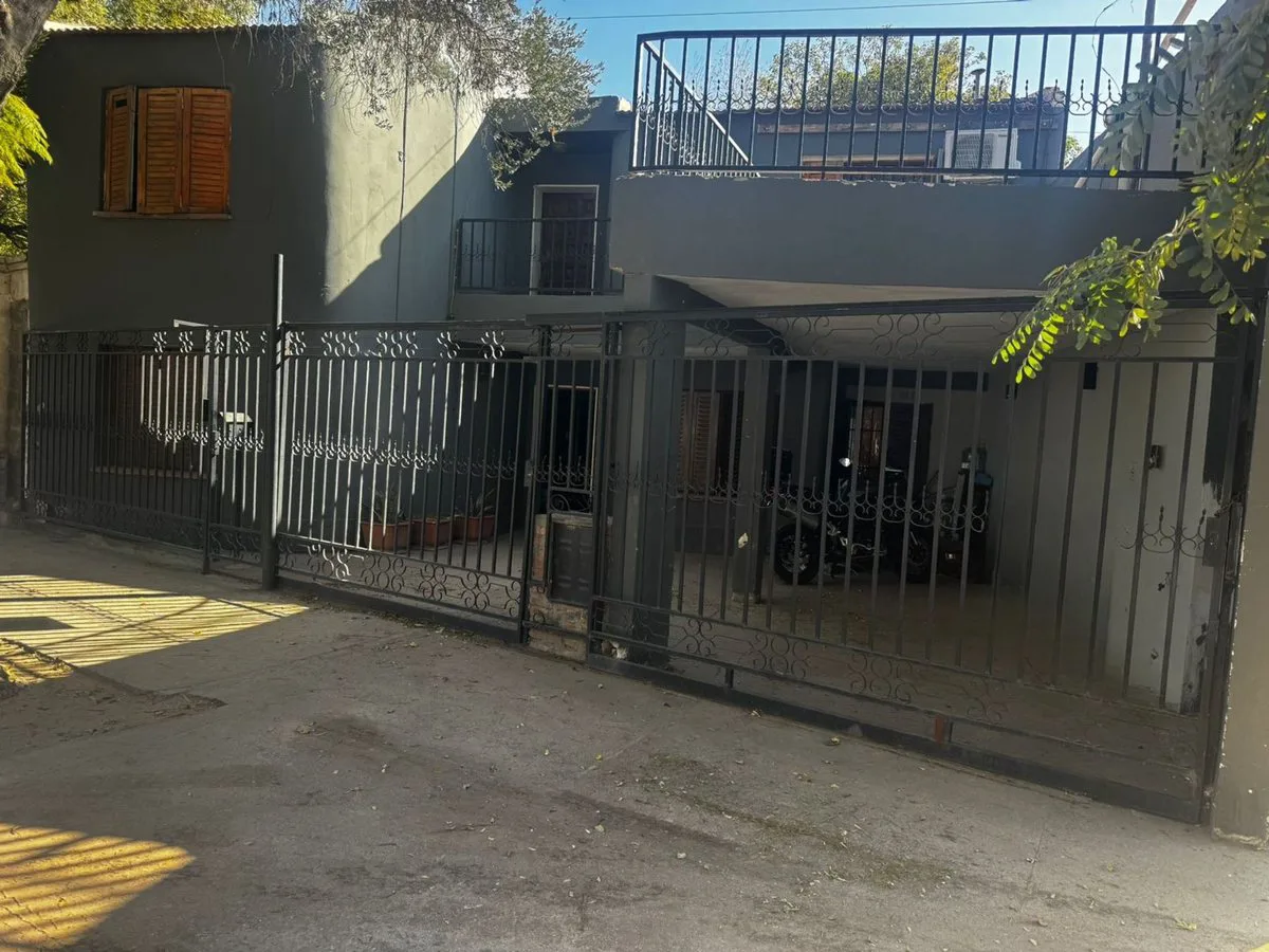 SE VENDE CASA DE 2 PLANTAS EN AV PTE CASTILLO 3468 foto 3