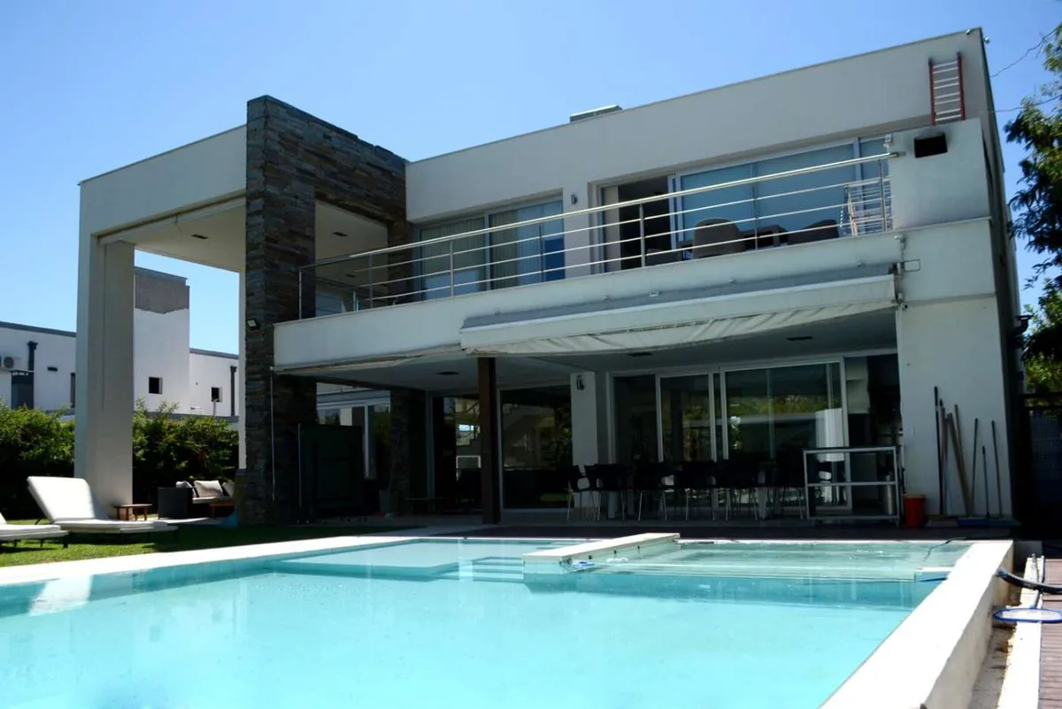 CASA EN VENTA BARRIO PRIVADO CHACRAS DE CORIA foto 2