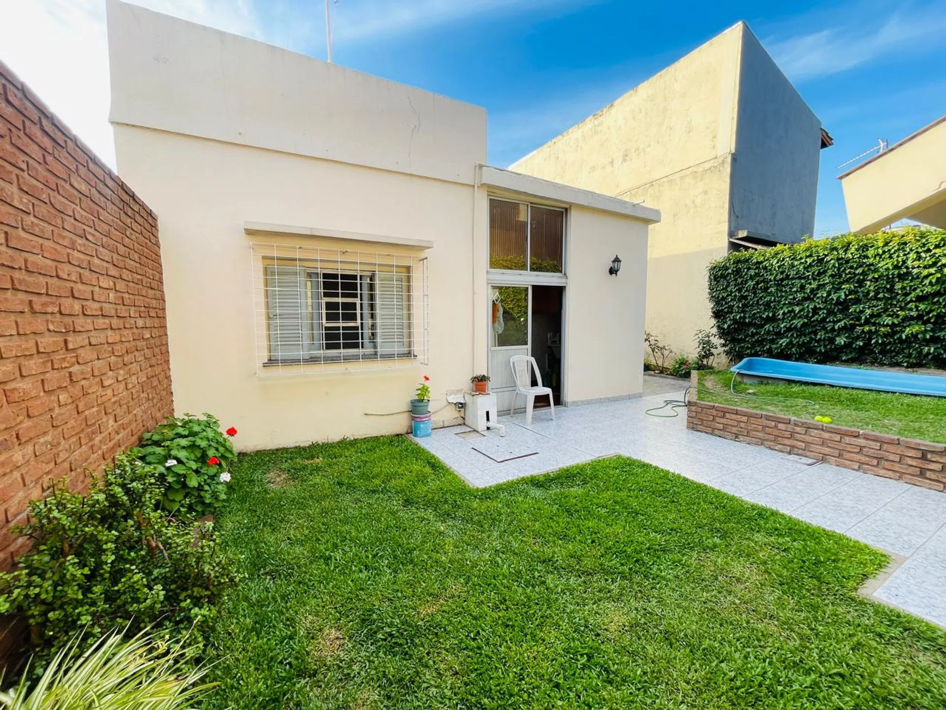 VENTA CASA 4 AMB CON PATIO Y PILETA