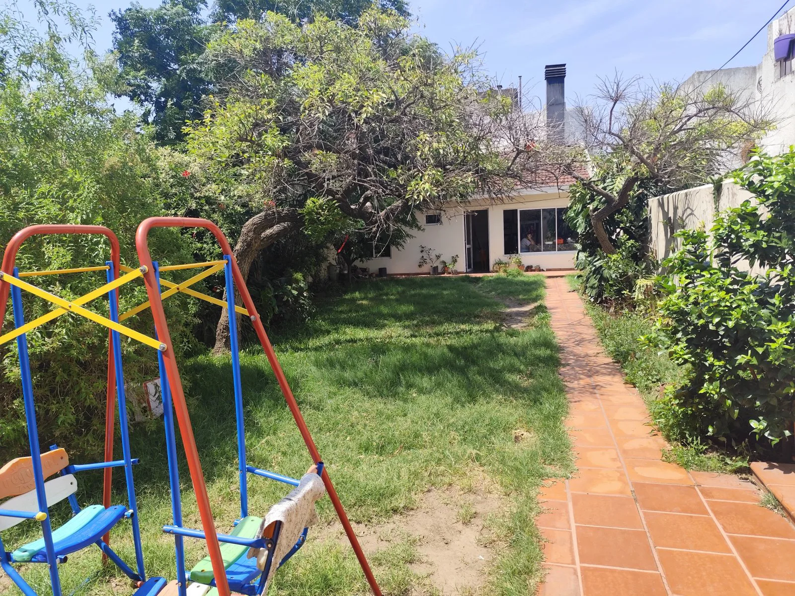 CASA EN VENTA RAMOS MEJIA 6 AMBIENTES CON PARQUE Y QUINCHO foto 5