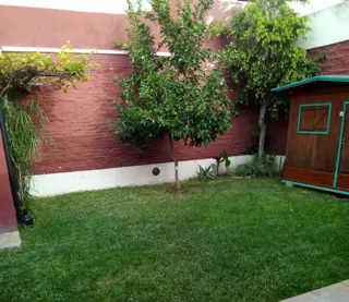 Casa lote propio 3 amb. con garage y fondo parquizado foto 1