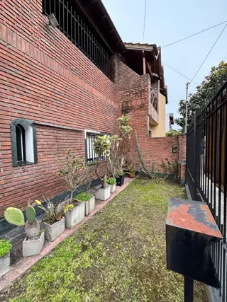 Casa 4 ambientes con garange y quincho foto 4