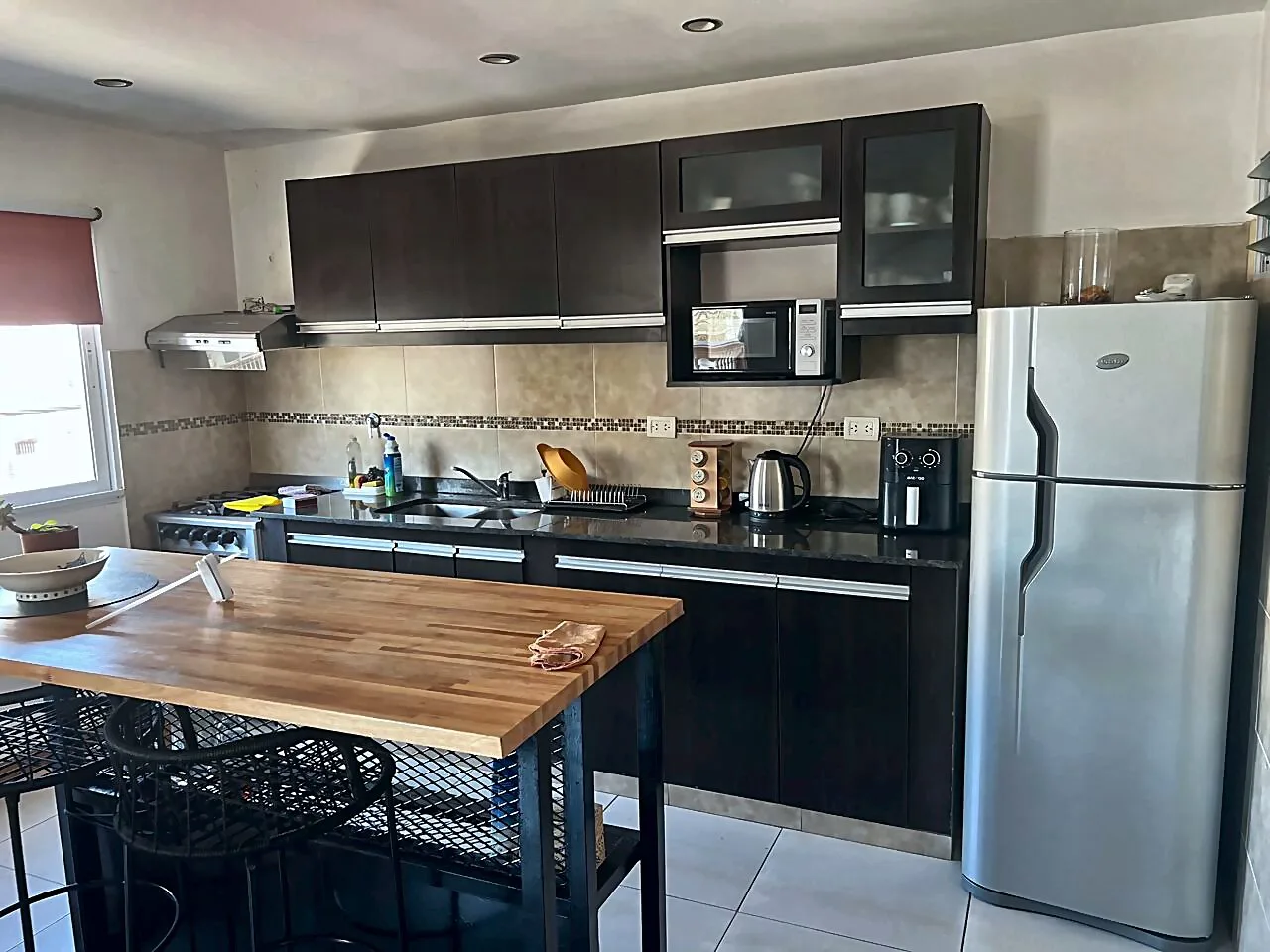 Casa imponente, piscina, cochera y 2 departamentos. de categoría. Óptimo para empresa foto 5