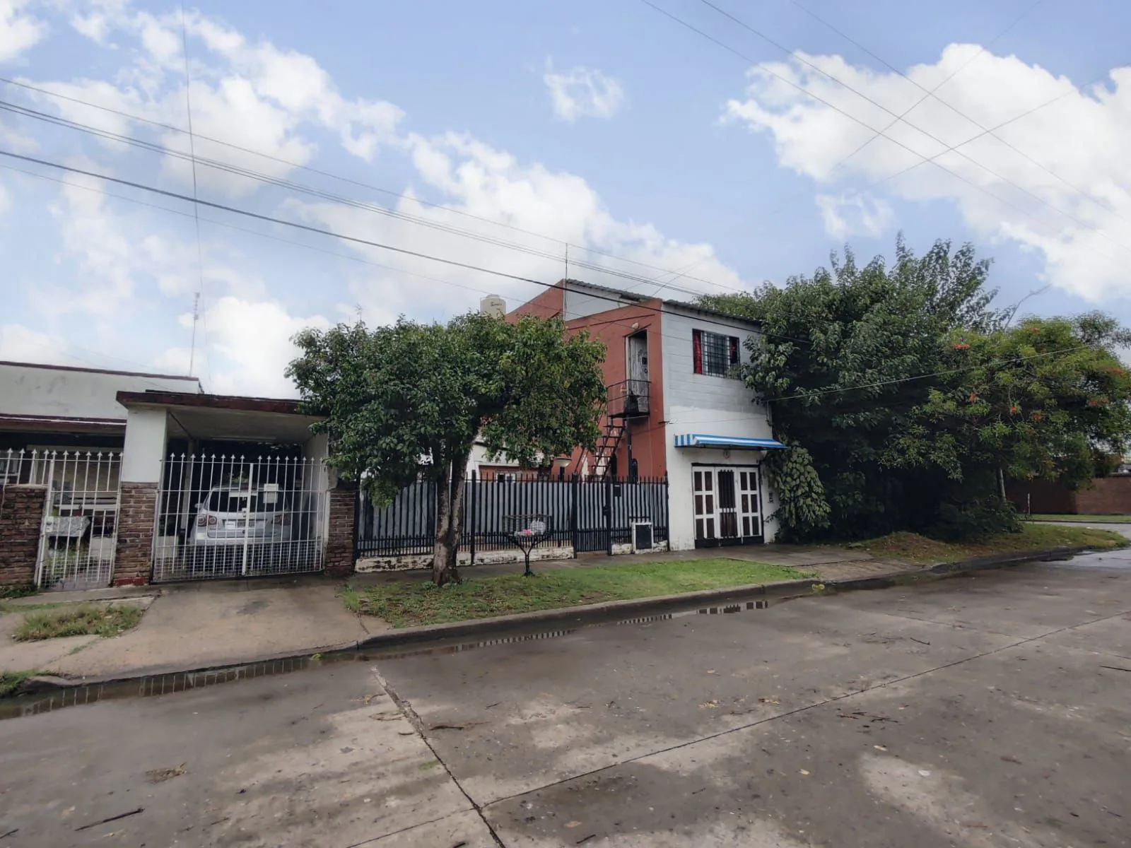 Venta Casa con parque y garage en Castelar foto 2