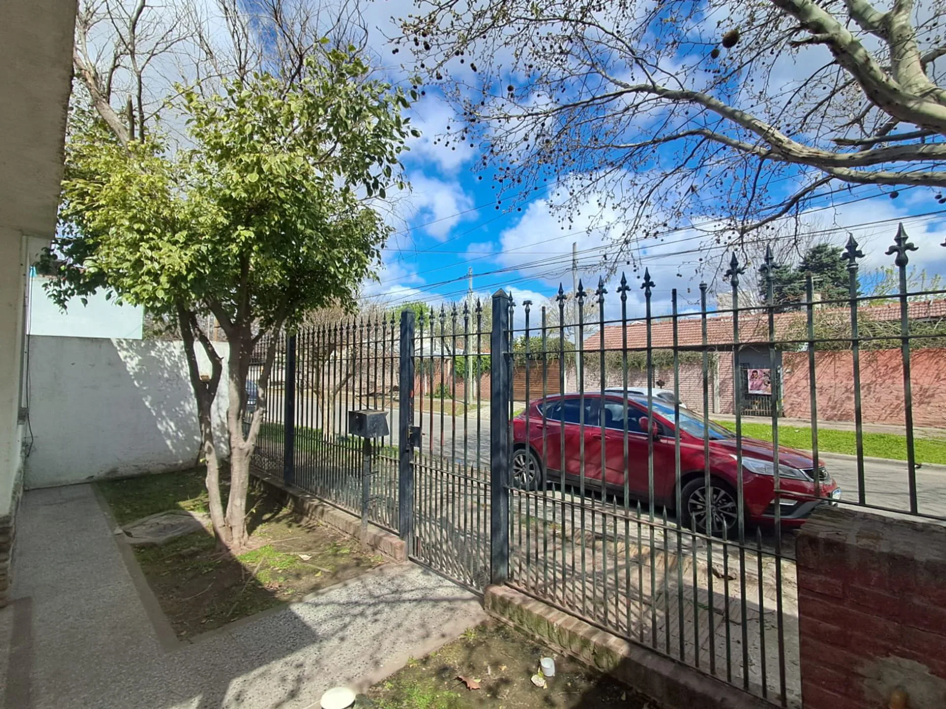 VENTA CASA 4 AMBIENTES HURLINGHAM foto 2