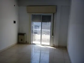 IMPECABLE DEPARTAMENTO DE 3 AMBIENTES AMPLIOS EN PLANTA ALTA. foto 1