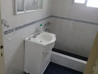 IMPECABLE DEPARTAMENTO DE 3 AMBIENTES AMPLIOS EN PLANTA ALTA. foto 4