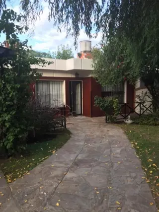 Muy lindo Chalet con depto! foto 3