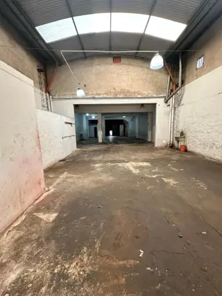 ALQUILER - GALPON 240 m2 - SOBRE AVDA. CROVARA foto 5