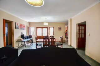CASA 3 DORMITORIOS EN VENTA LA PLATA PATIO foto 4