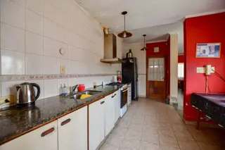 CASA 3 DORMITORIOS EN VENTA LA PLATA PATIO foto 5