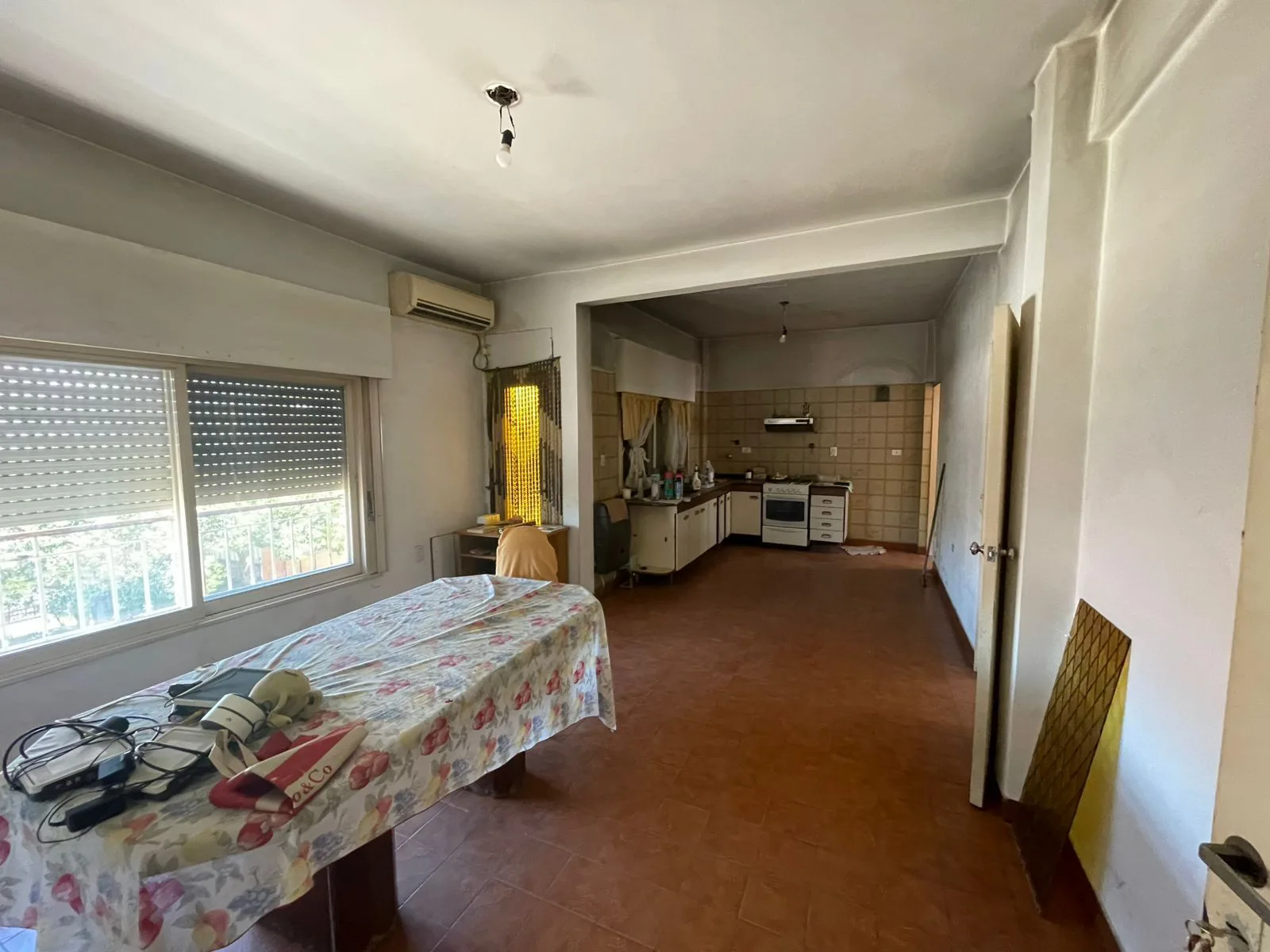 Casa en dos plantas ideal dos familias y locales en venta en ciudadela foto 2
