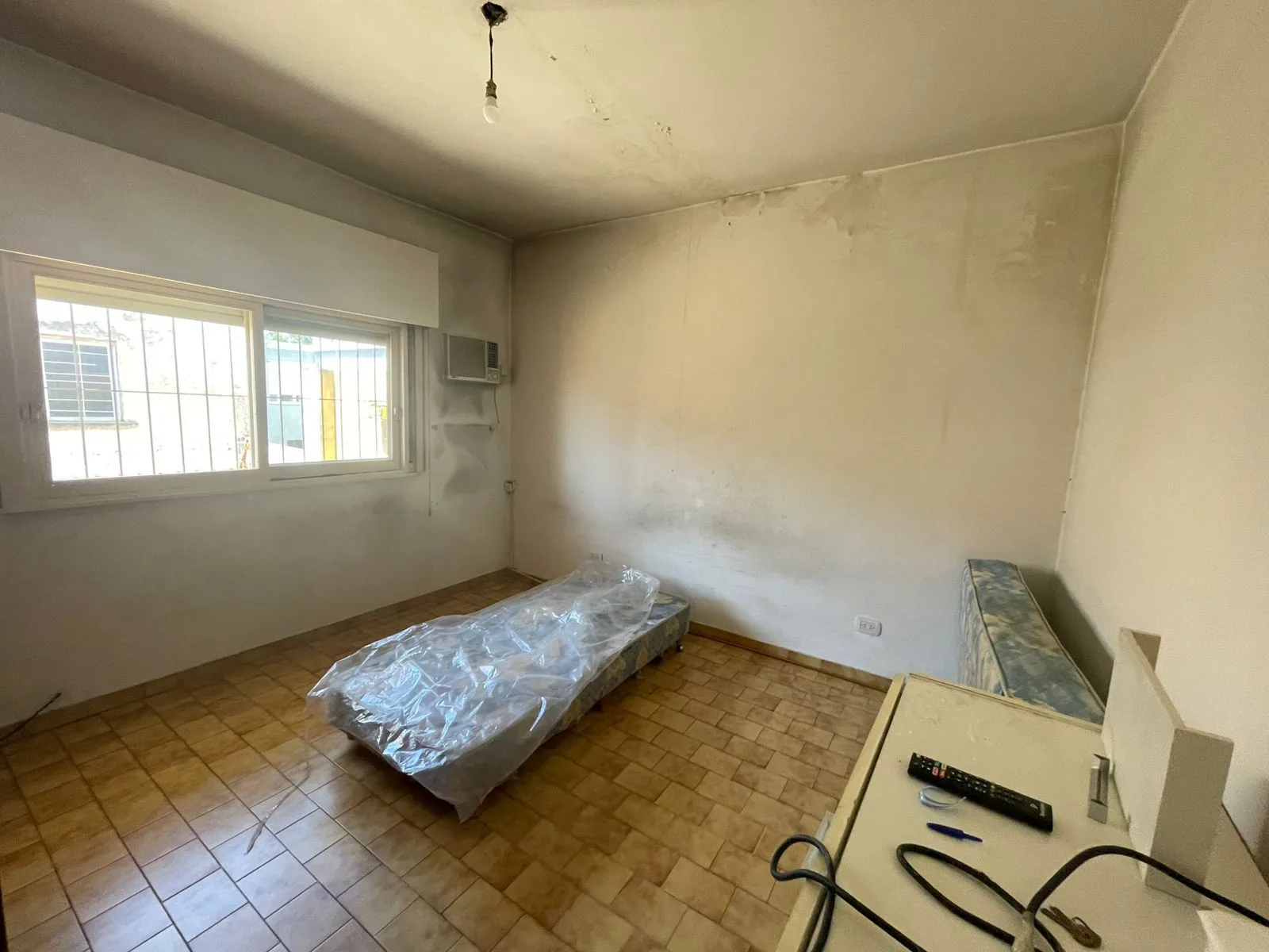 Casa en dos plantas ideal dos familias y locales en venta en ciudadela foto 4