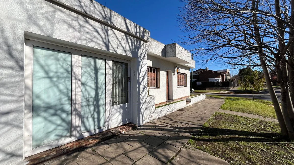 CASA 5 AMBIENTES  ITUZAINGÓ NORTE VENTA REFACCION foto 2