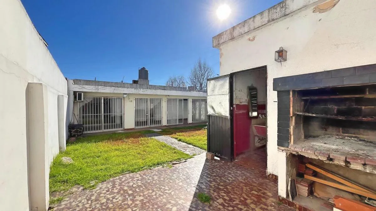 CASA 5 AMBIENTES  ITUZAINGÓ NORTE VENTA REFACCION foto 3