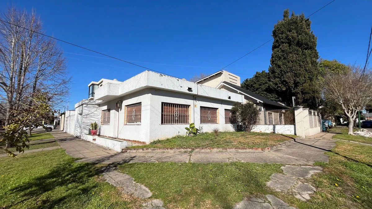 CASA 5 AMBIENTES  ITUZAINGÓ NORTE VENTA REFACCION foto 4