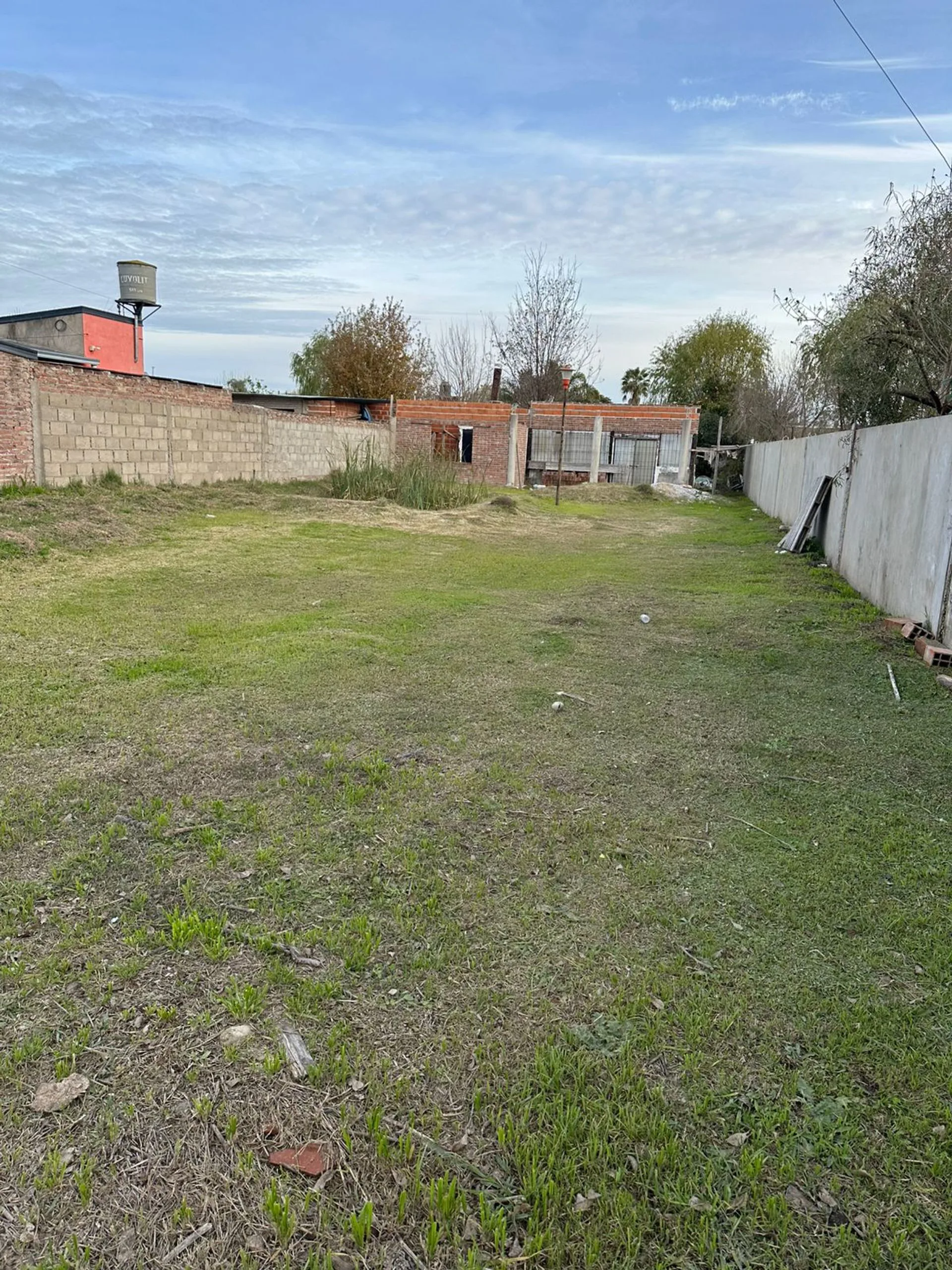 VENTA TERRENO CON CONSTRUCCIÓN EN SAUCE VIEJO foto 5