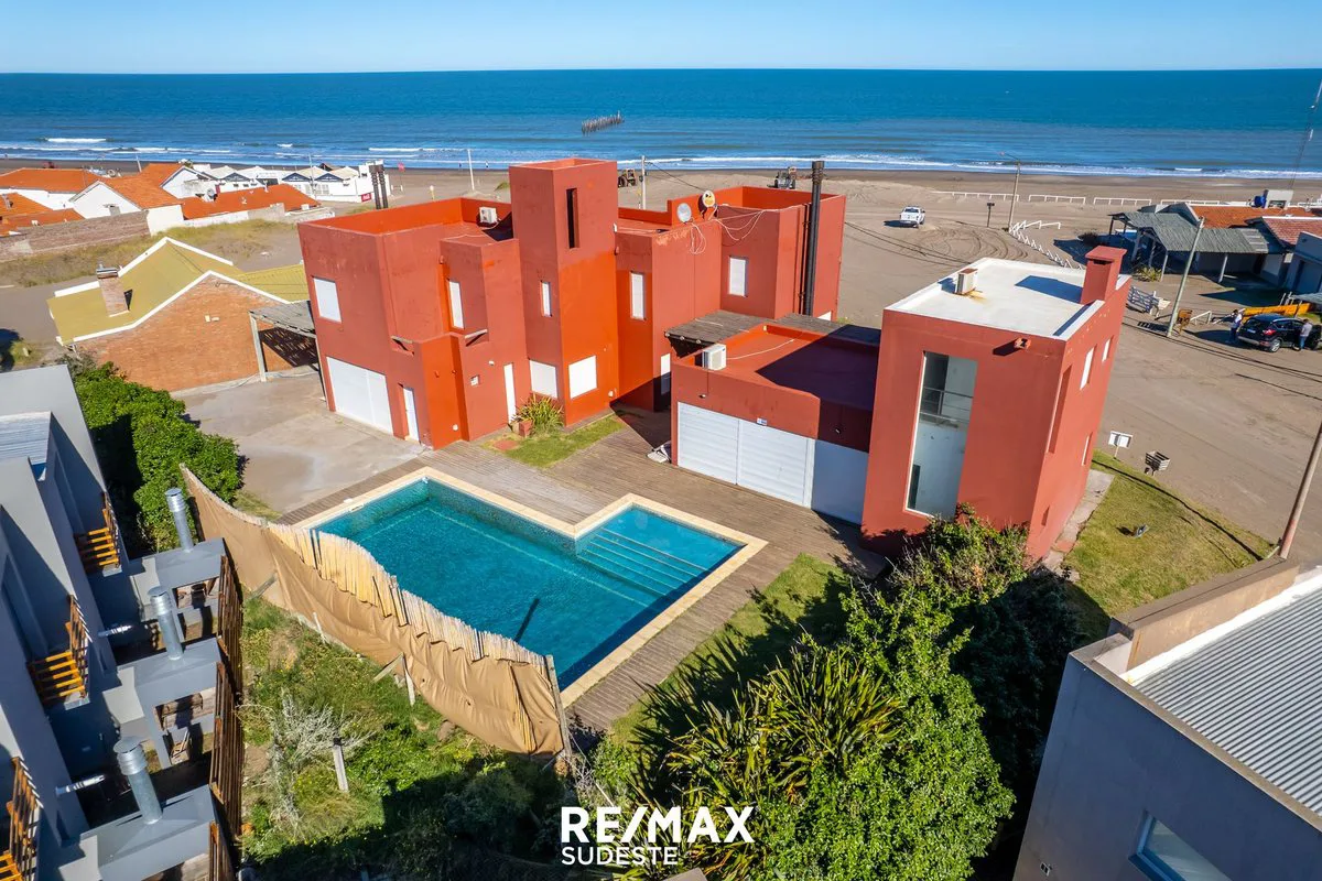 VENTA CASA DE LUJO SOBRE DOS LOTES FRENTE AL MAR foto 4