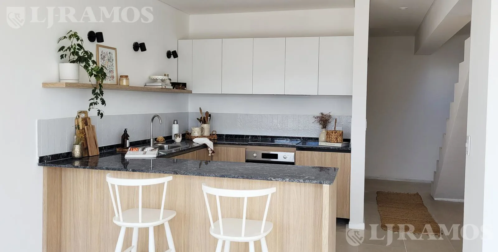 Duplex en venta a estrenar 4 ambientes con cochera apto profesional Complejo Tortugas Norte foto 3