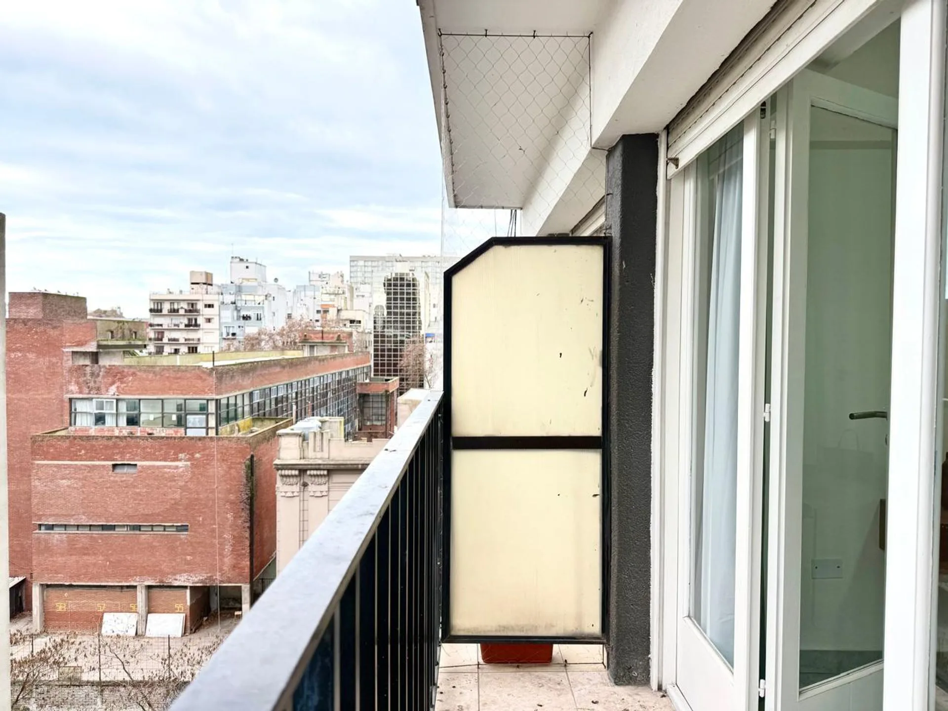 VENTA 2 AMBIENTES CON BALCON  RECICLADO LA PERLA foto 4