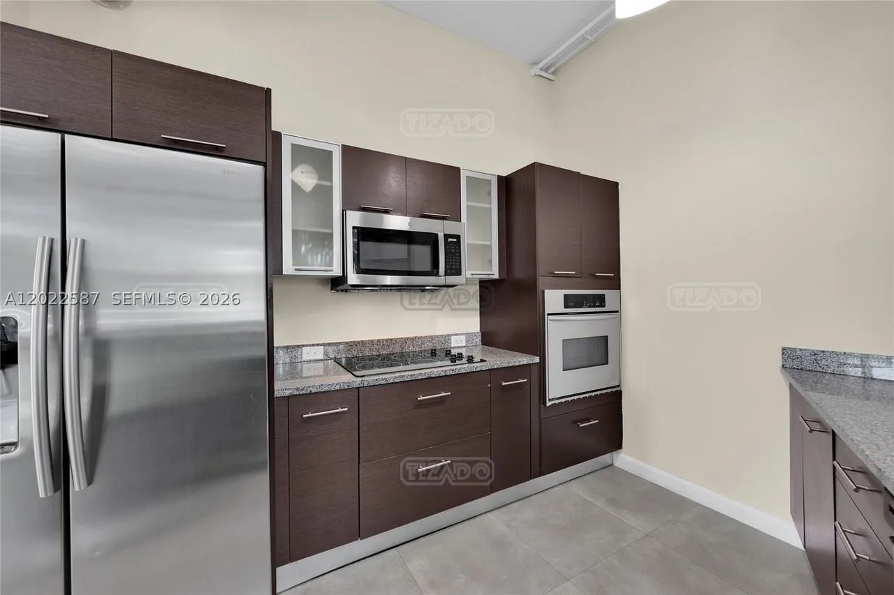 3029 NE 188th St #301 3000 foto 2