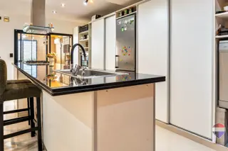 Casa de 3 dormitorios en venta La Plata, quincho foto 3