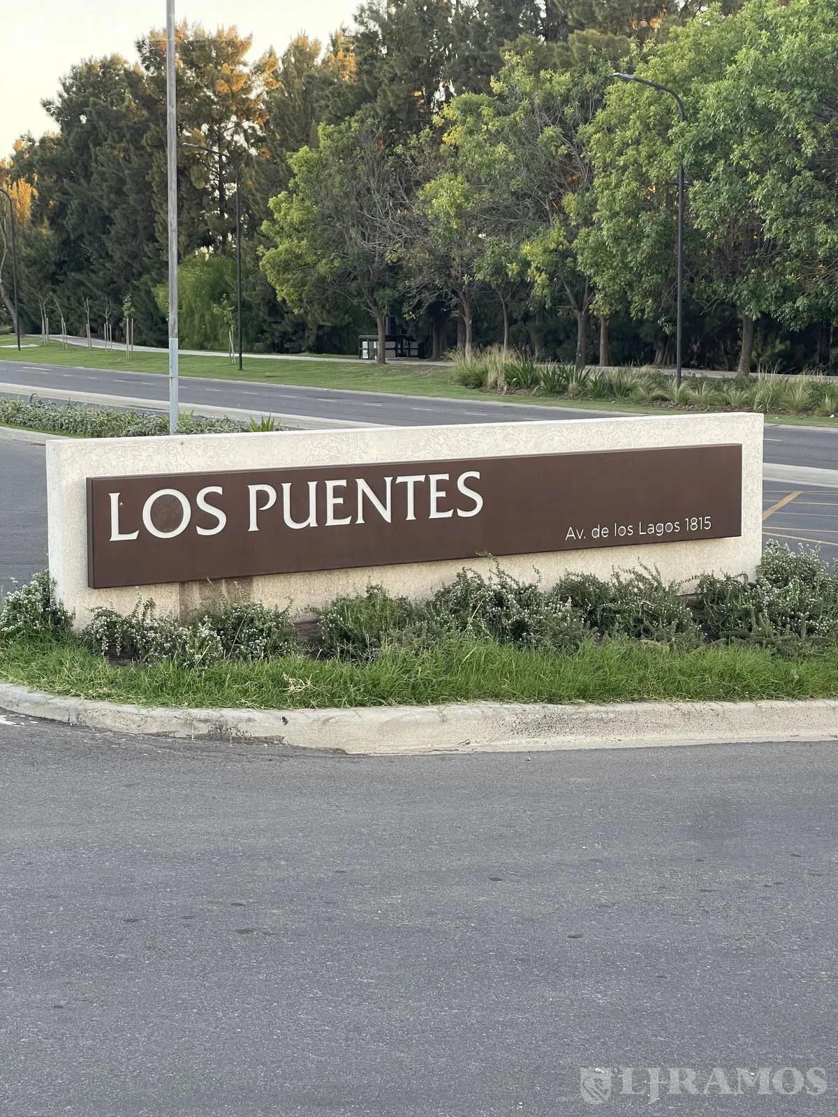 Lote de 1031 m2 a la LAGUNA, en venta en LOS PUENTES, NORDELTA. foto 4