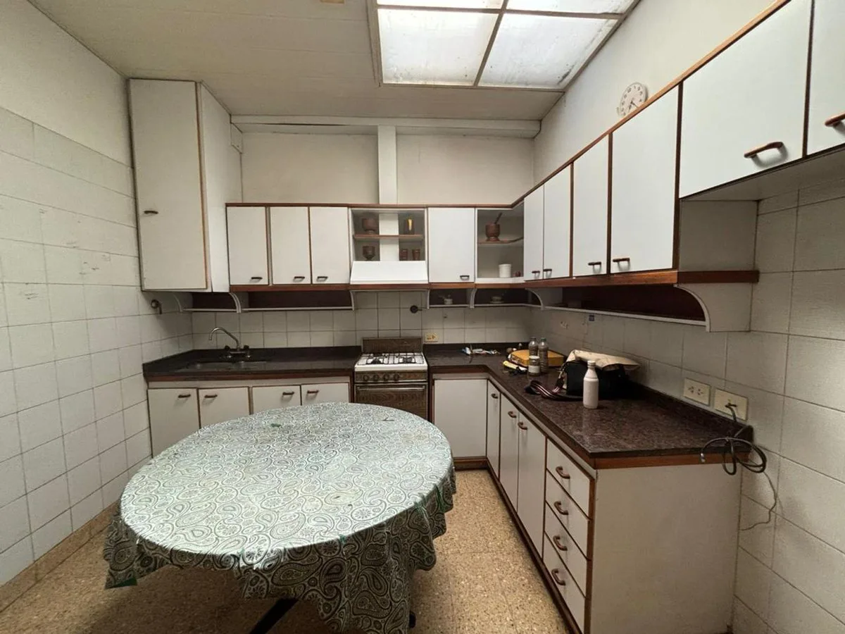 VENTA CASA 4 AMB CON JARDIN,  QUINCHO Y COCHERAS foto 2
