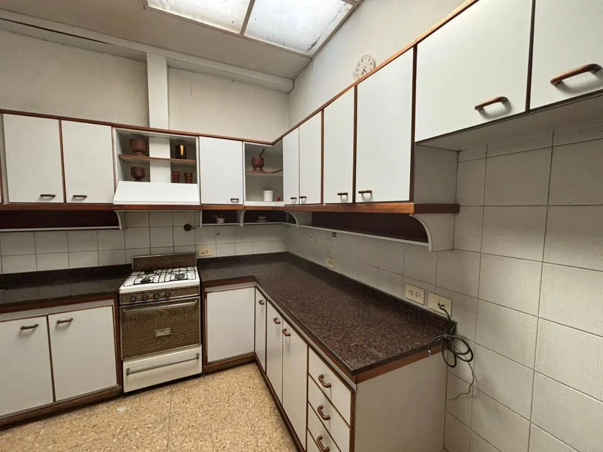 VENTA CASA 4 AMB CON JARDIN,  QUINCHO Y COCHERAS foto 3