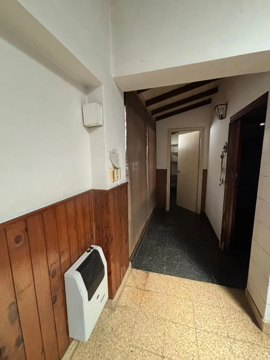 VENTA CASA 4 AMB CON JARDIN,  QUINCHO Y COCHERAS foto 4