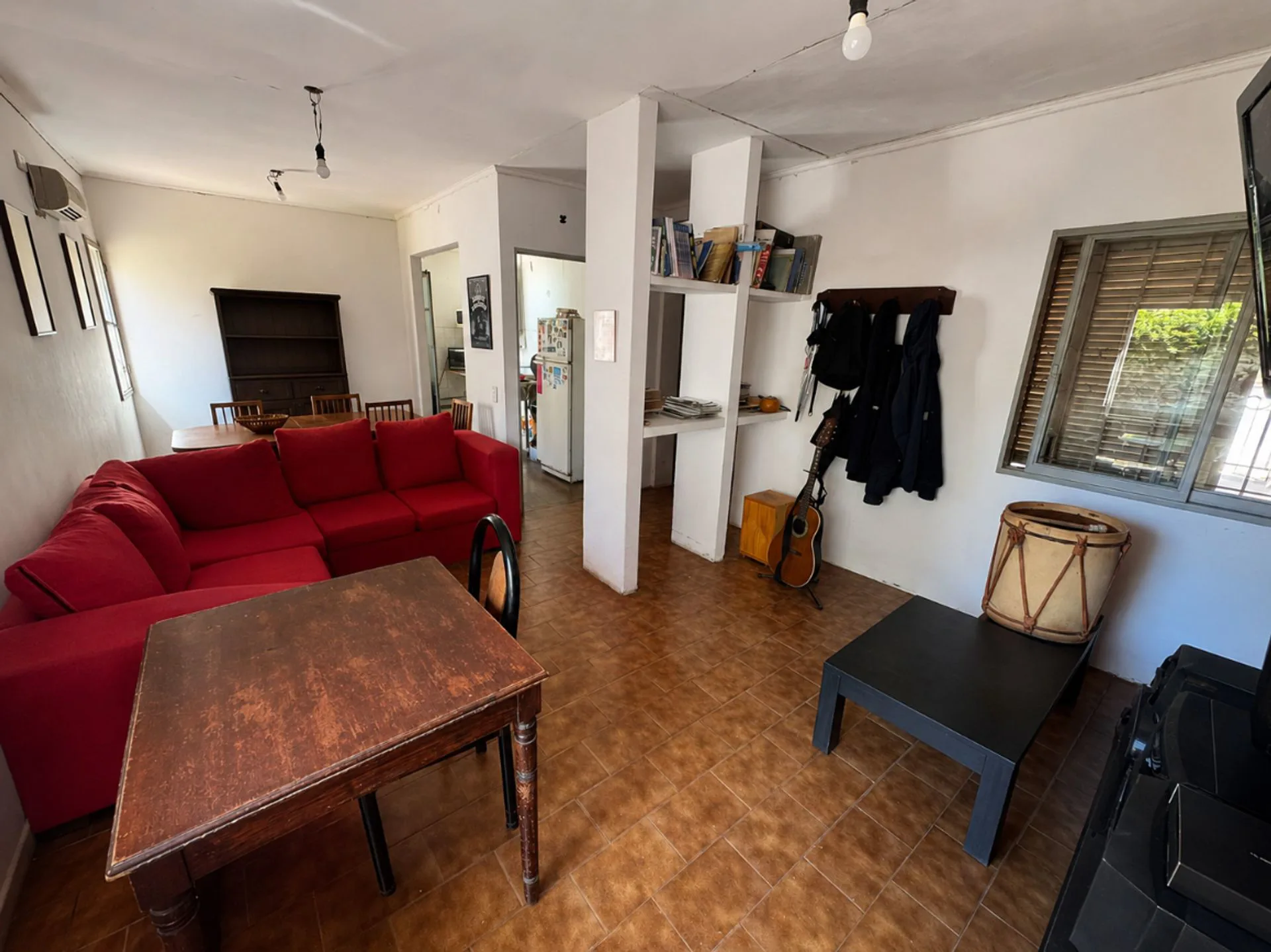 CASA 3 AMBIENTES EN VENTA CON JARDIN Y COCHERA foto 2
