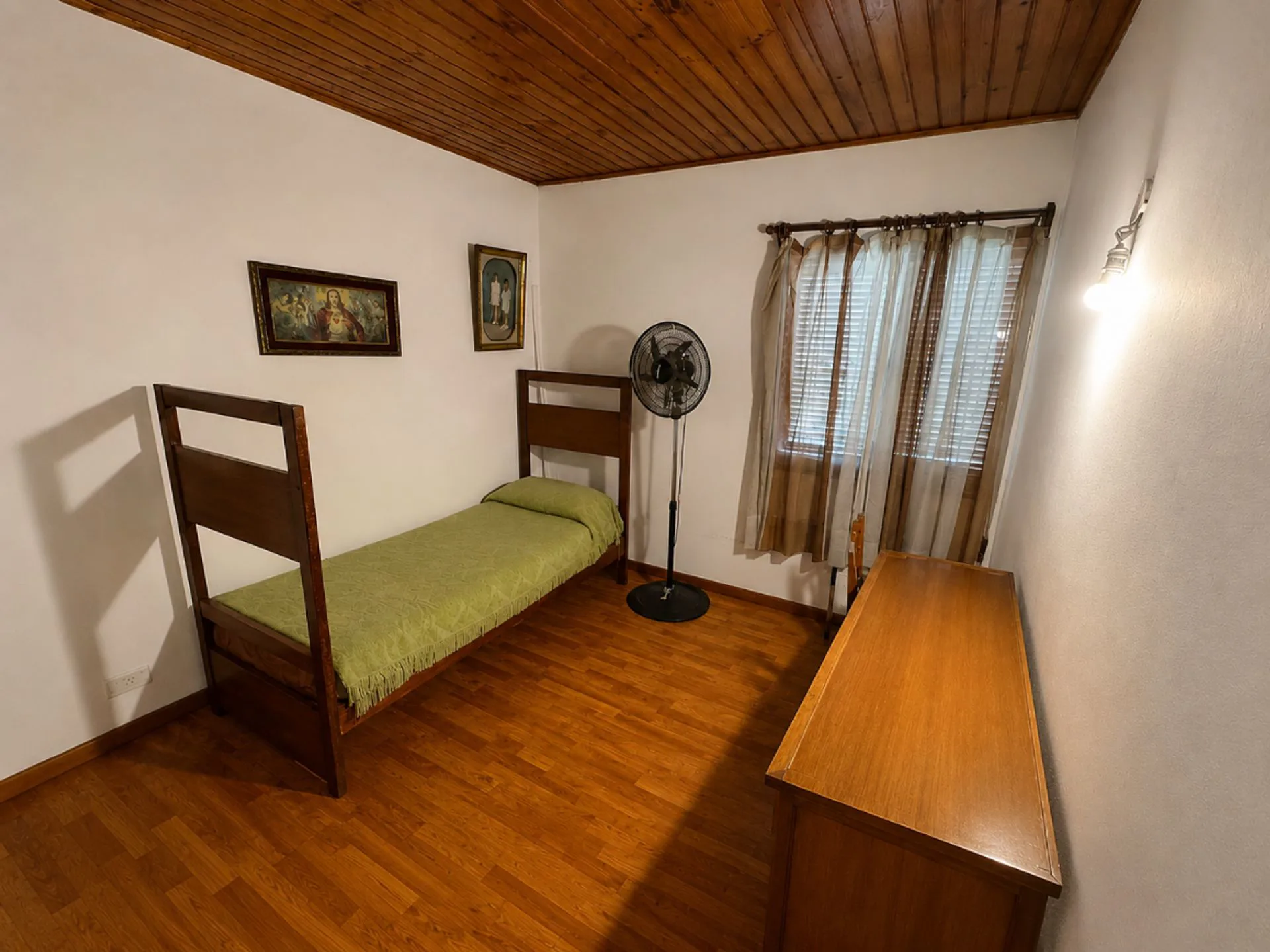 CASA 3 AMBIENTES EN VENTA CON JARDIN Y COCHERA foto 5