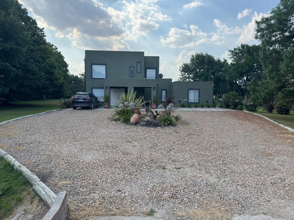 VENTA CASA 4 AMB CON PILETA COUNTRY LUJAN foto 2