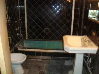 BURZACO: CASA  AMPLIA ,SOBRE TERRENO 12 X 40 - ESCRITURADA - *APTA CREDITO* foto 1