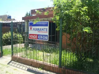 BURZACO: CASA  AMPLIA ,SOBRE TERRENO 12 X 40 - ESCRITURADA - *APTA CREDITO* foto 4