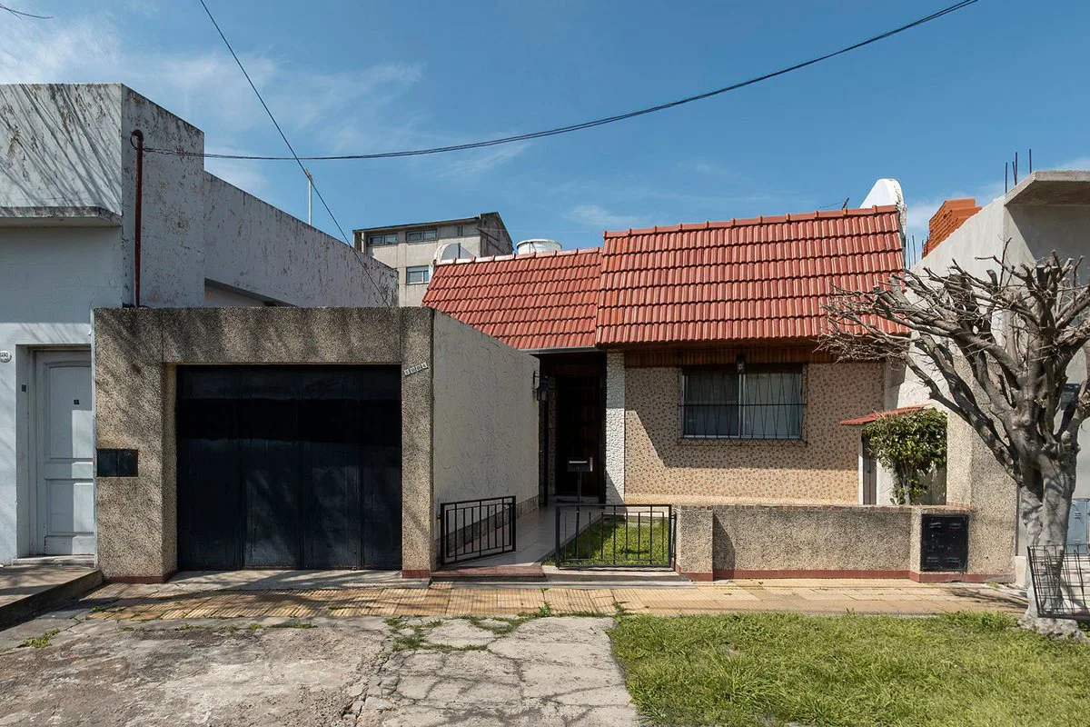 VENTA CASA 3 AMB.C/COCHERA EXCELENTE GERLI