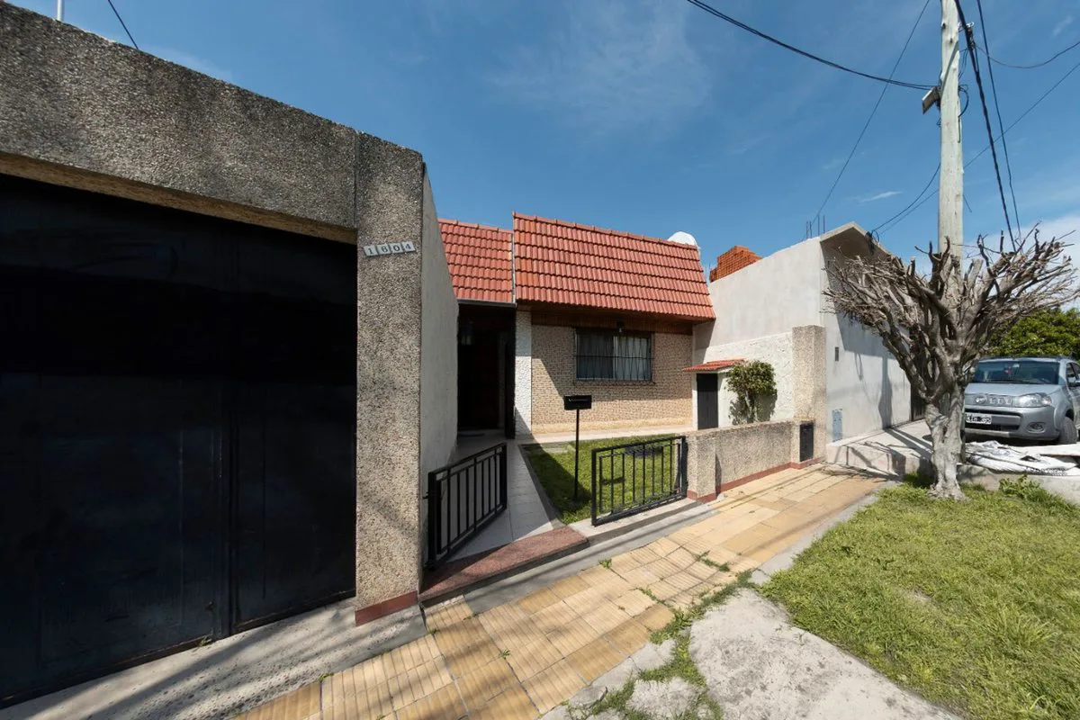 VENTA CASA 3 AMB.C/COCHERA EXCELENTE GERLI foto 5