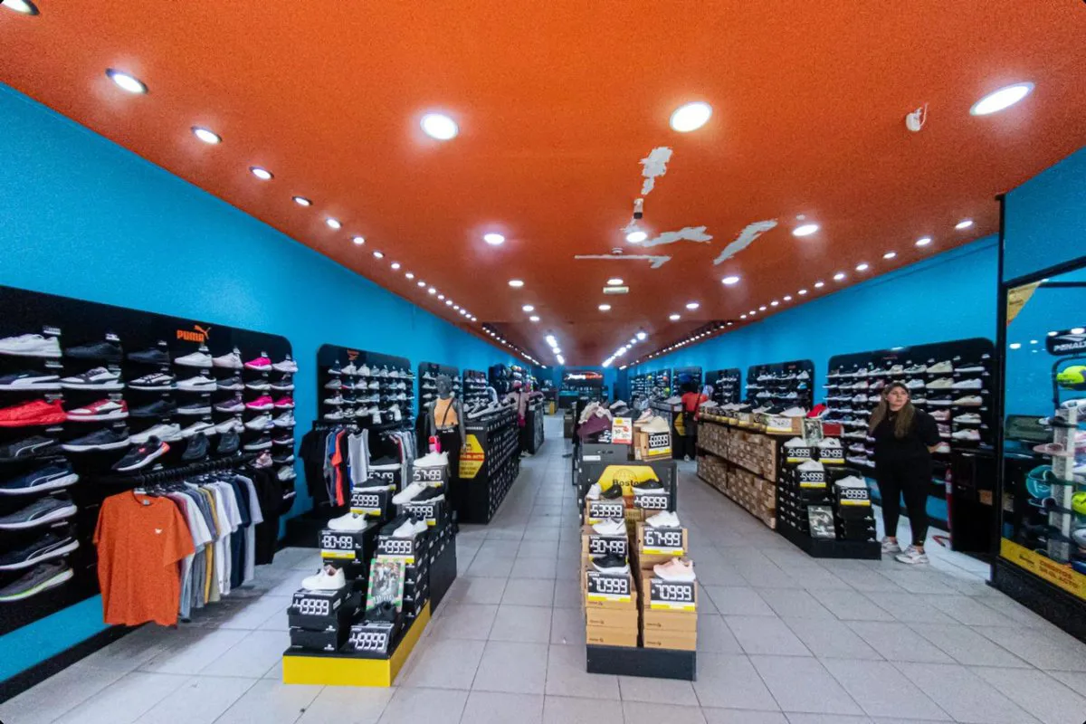 VENTA GRAN LOCAL AL FRENTE CALLE SAN MARTIN LUJAN foto 2