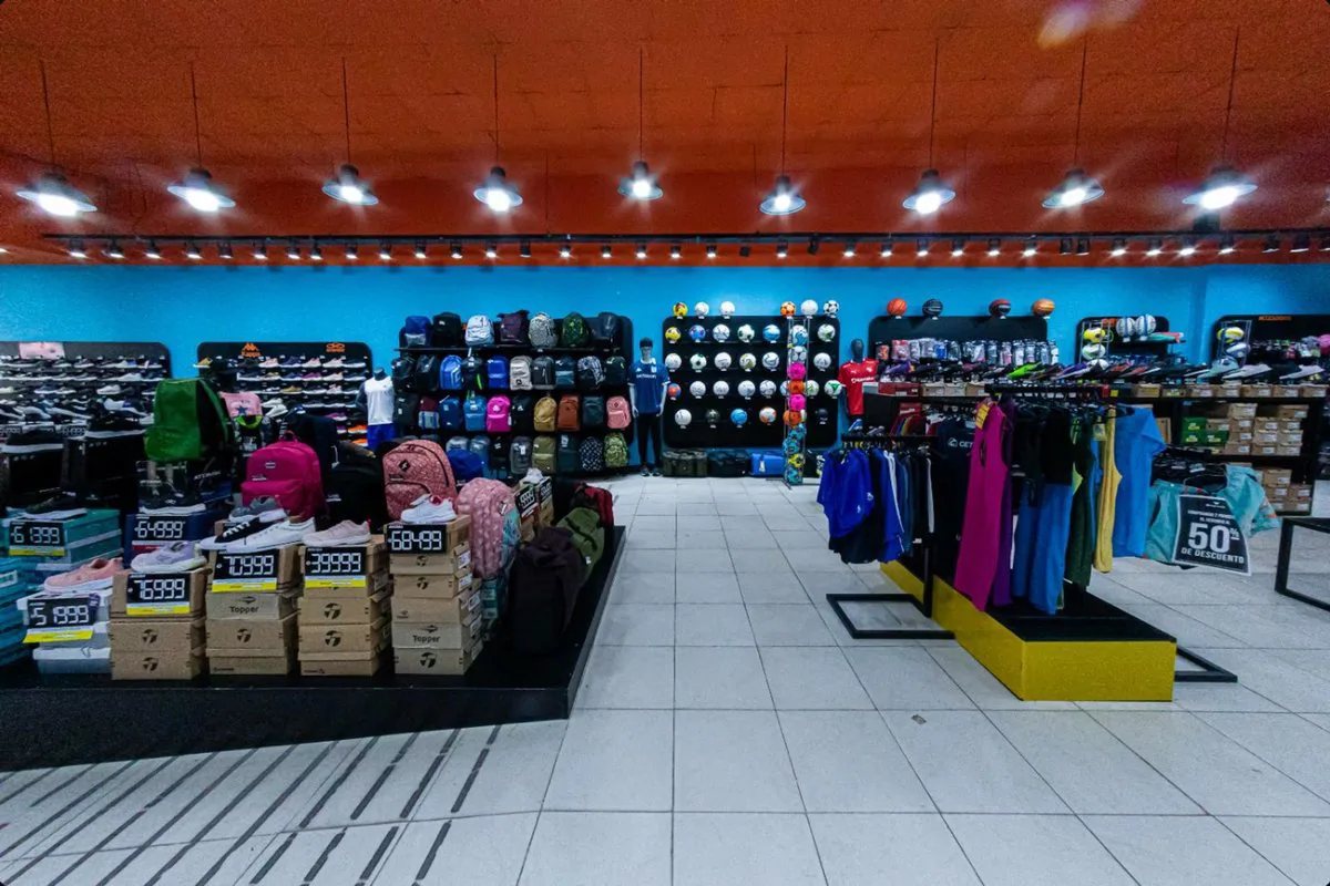 VENTA GRAN LOCAL AL FRENTE CALLE SAN MARTIN LUJAN foto 5