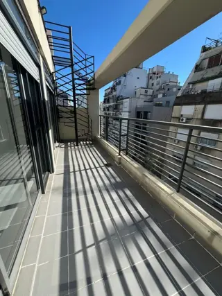 SE VENDE DPTO 3 AMB. CON COCHERA Y TERRAZA AL FRENTE foto 4