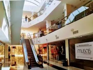 LOCAL COMERCIAL EN GALERÍA MELOS (AL LADO CAFETERIA, EX HABANNA) foto 5