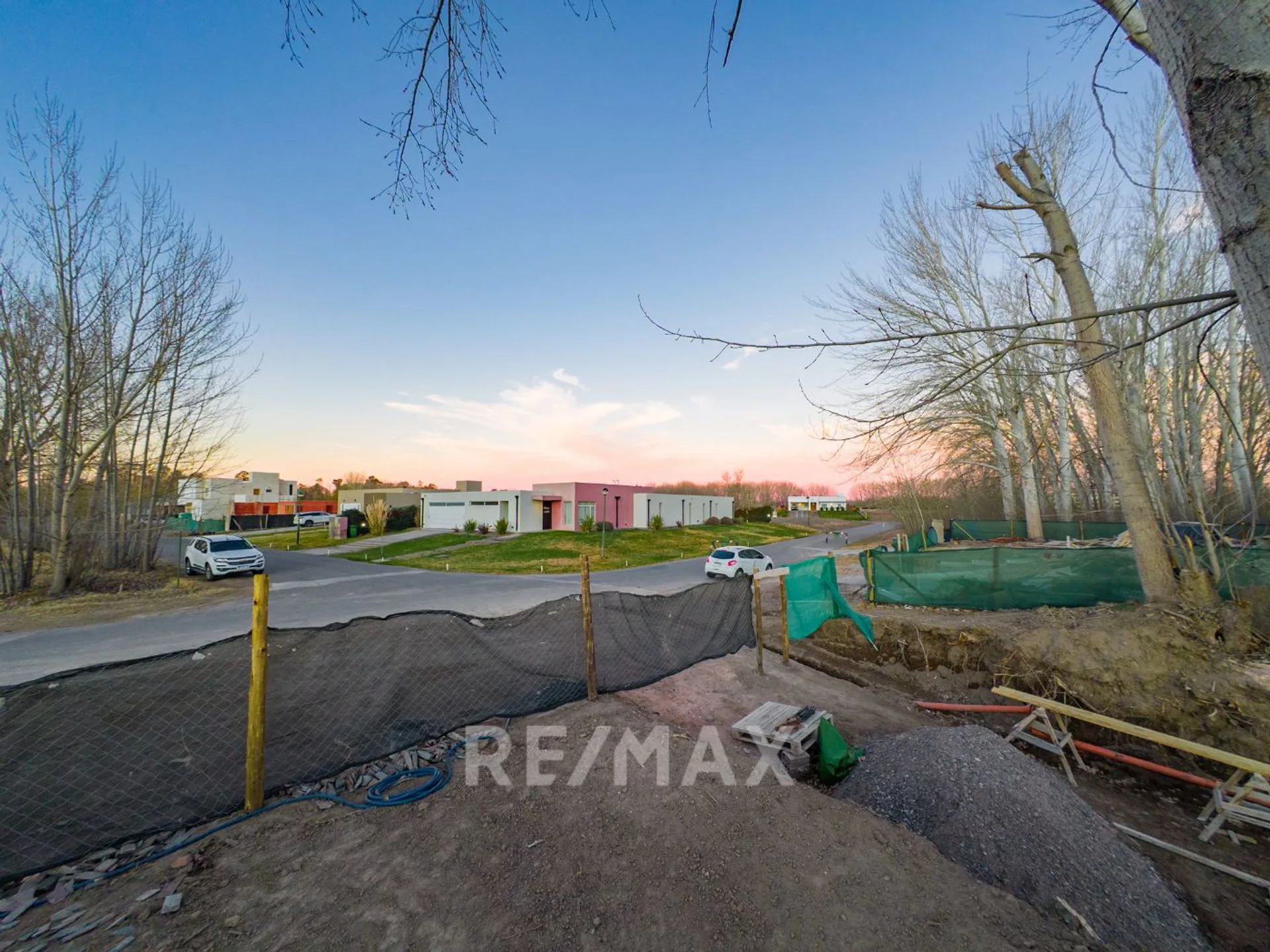 VENTA TERRENO UF 45 FONDO DE LAGUNA Y CANCHA foto 3