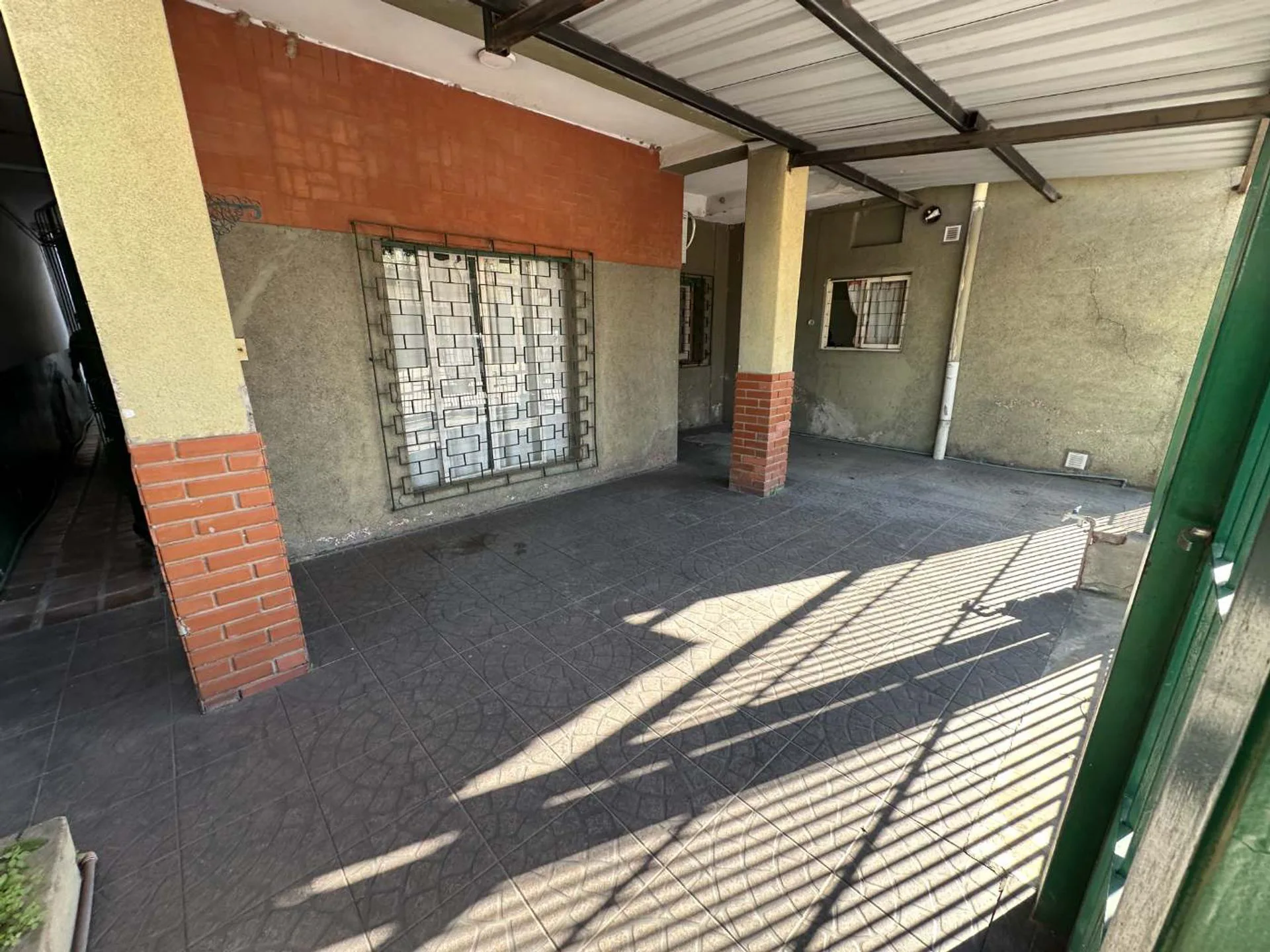 VENTA PH- B° SARMIENTO-PLANTA BAJA- 3 DORM 2 BAÑOS foto 3
