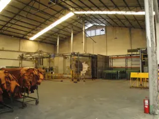 Galpon/deposito en alquier / sarandi. foto 4