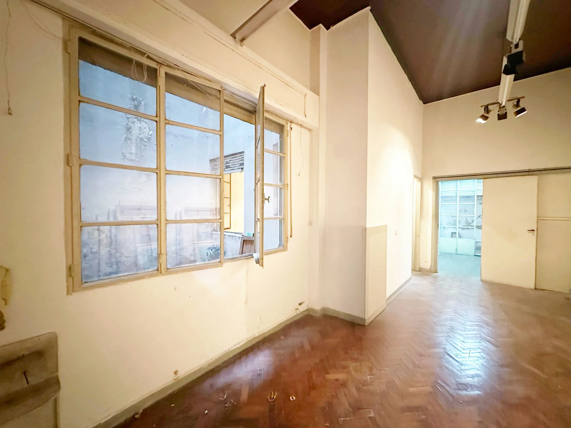 VENTA DEPTO 4 AMBIENTES PB 2 PATIOS A REFACCIONAR foto 4