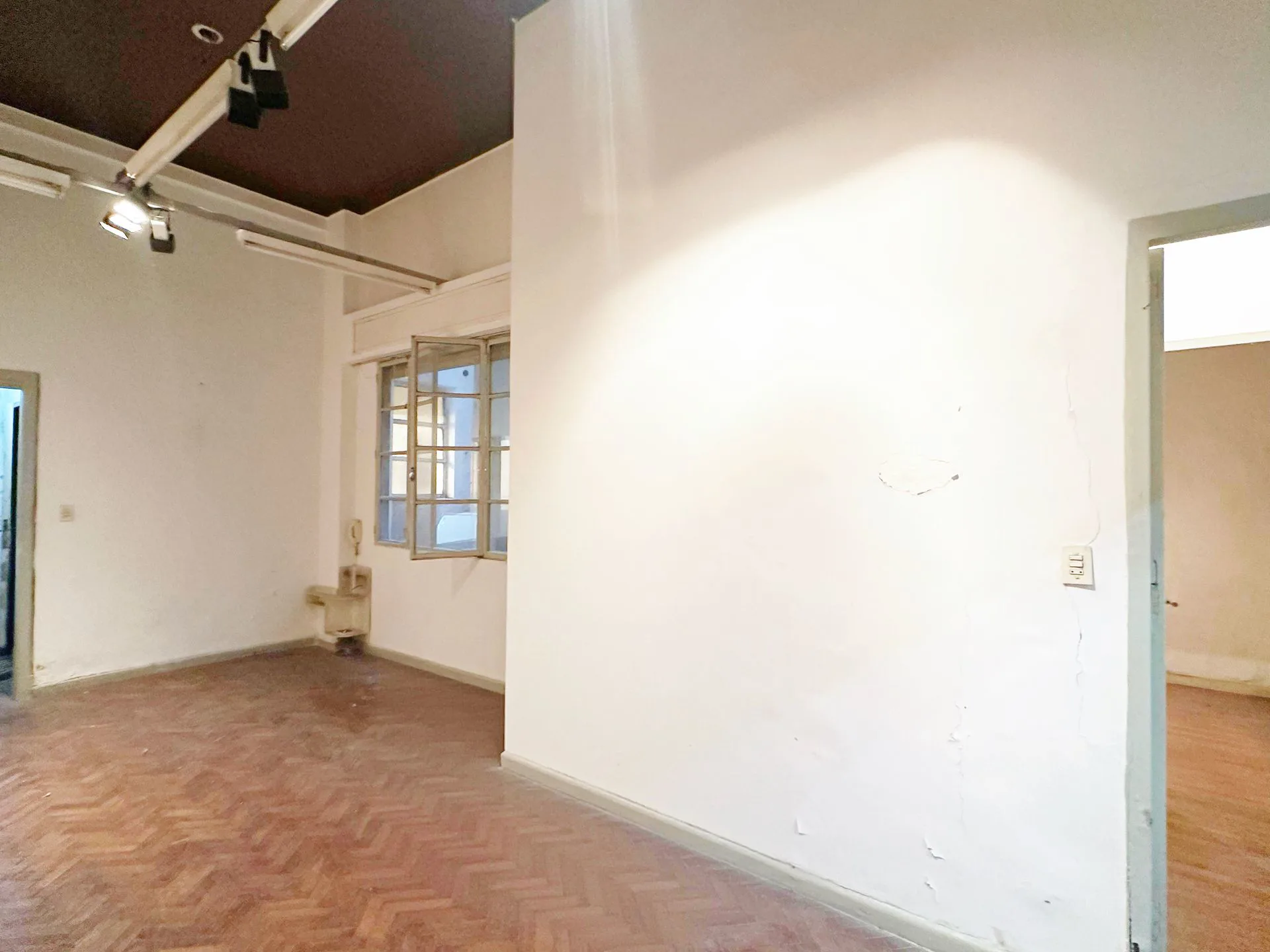 VENTA DEPTO 4 AMBIENTES PB 2 PATIOS A REFACCIONAR foto 5