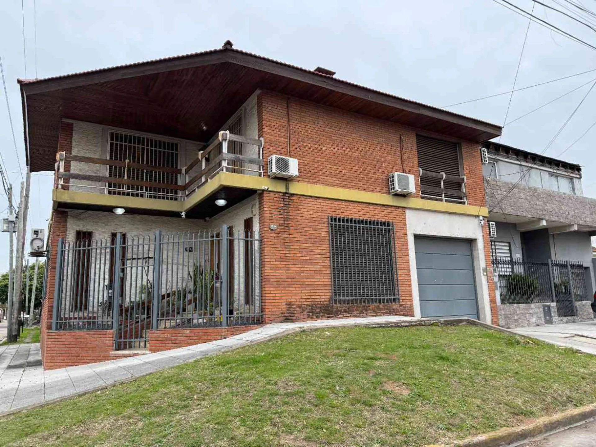 CASA 4 AMB BANFIELD PARQUE GARAGE PISCINA APTO CR foto 3